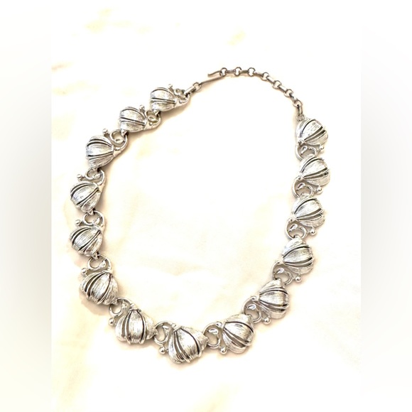 LISNER Necklace  Baublle signed Treasure  "Flower Blossom" RARE - Picture 4 of 7